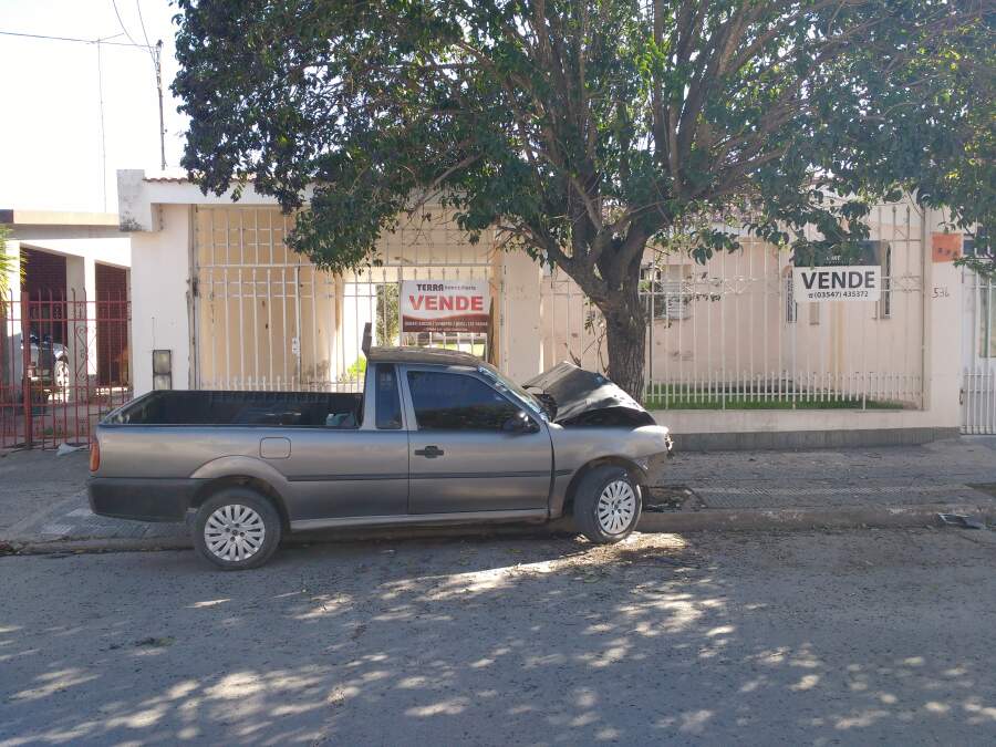 IMG 20170723 135501136 - Joven impactó contra un árbol en barrio Sur