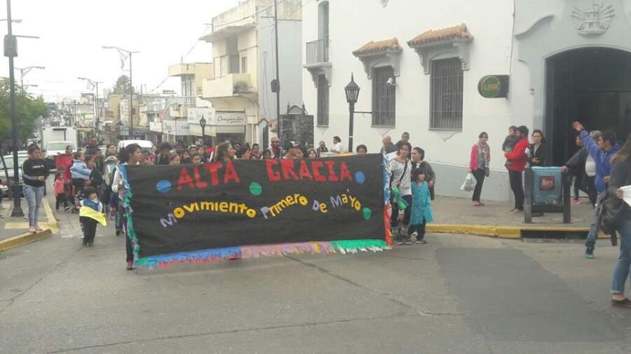 marcha 1 de mayo - Barrios de Alta Gracia empiezan a soñar con la tierra y vivienda digna