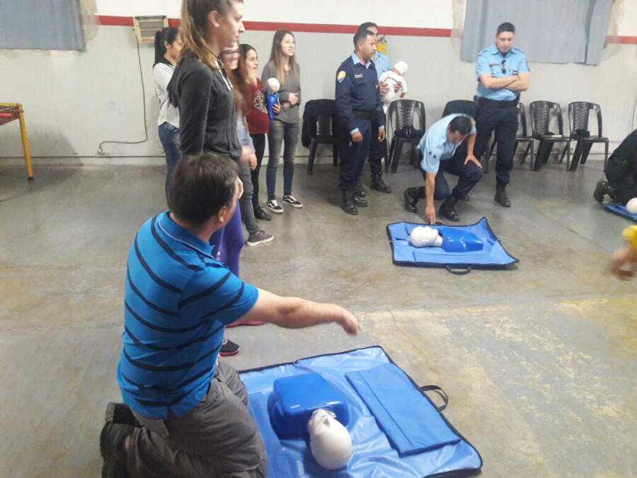 Bomberos capacitaron a la policía en RCP rcp policia - Bomberos capacitaron a la policía en RCP
