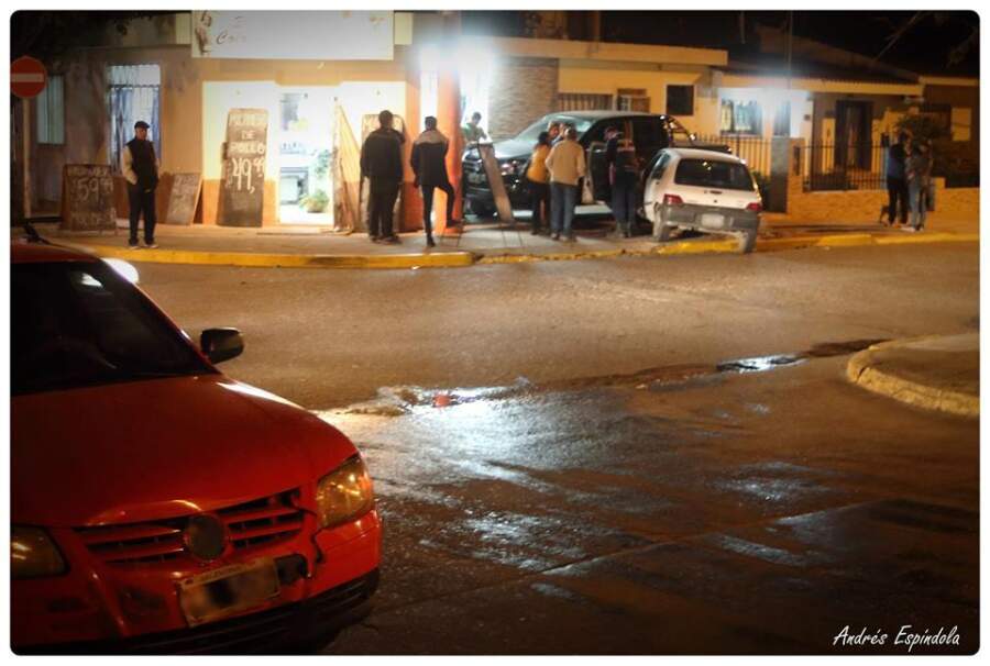 accidente mansilla illia AE - Un motociclista con traumatismo de cráneo tras colisión