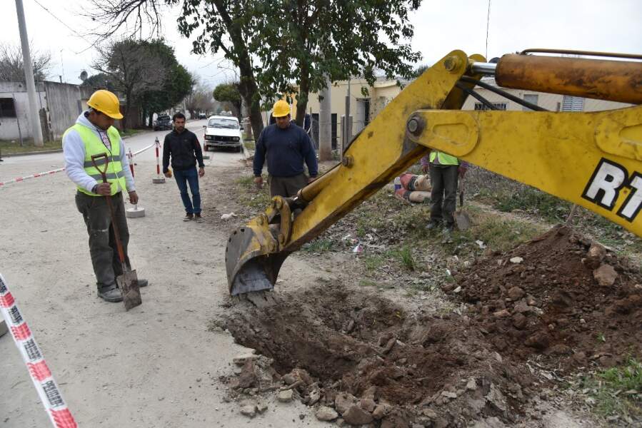 Iniciaron obras de cloacas y en el Canal Ferroviario obra cloacas - Iniciaron obras de cloacas y en el Canal Ferroviario