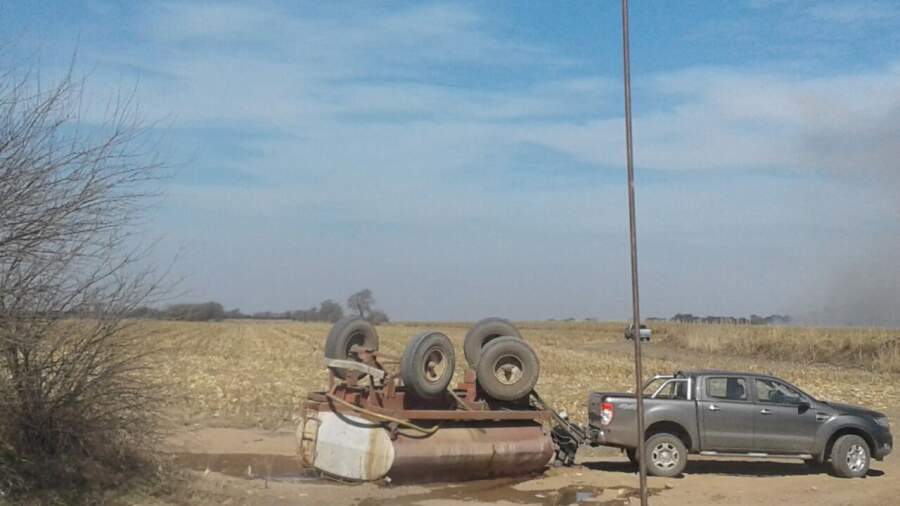 Incendios: extinguieron el de Potrero de Loyola, siguen sofocando el de Cerro Mogotes san carlos incendio camioneta - Incendios: extinguieron el de Potrero de Loyola, siguen sofocando el de Cerro Mogotes