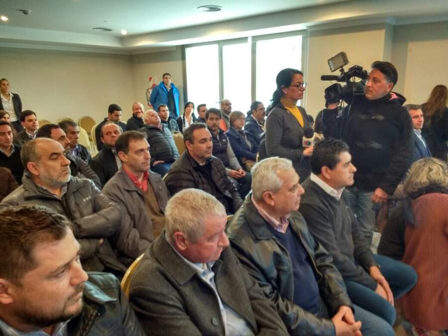 schiaretti gente - Schiaretti visitó Alta Gracia por obras en Ruta Provincial C-45