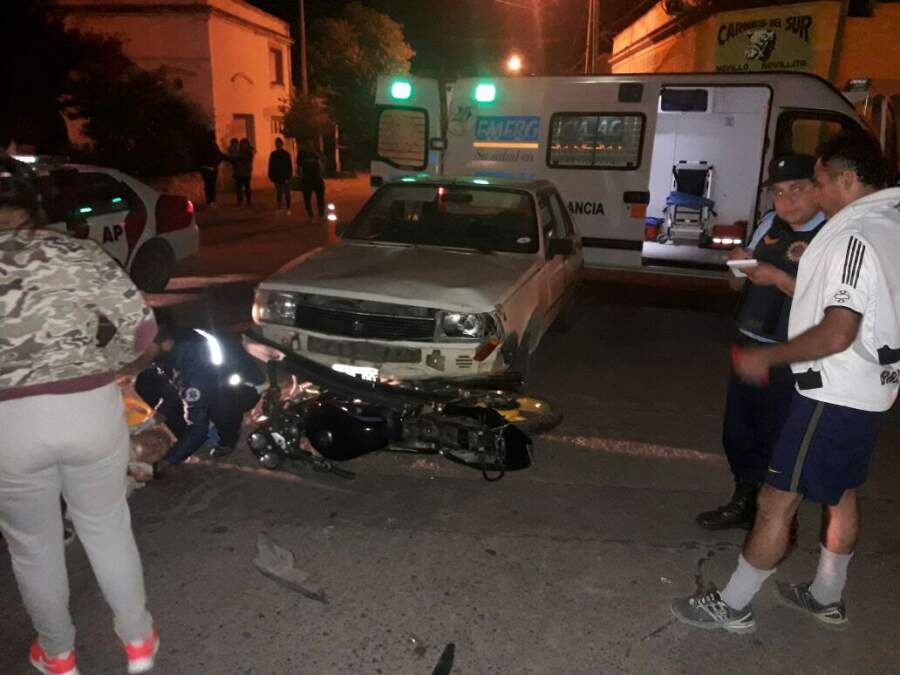 IMG 20171010 WA0005 - Colisionaron una moto y un auto en barrio Poluyán