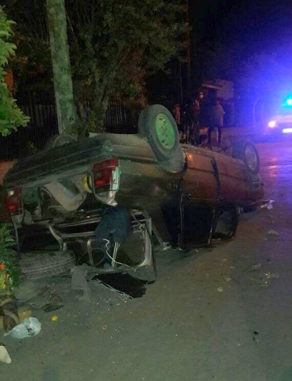auto tumbado malvinas argentinas LR - Un auto se tumbó en calle Malvinas Argentinas