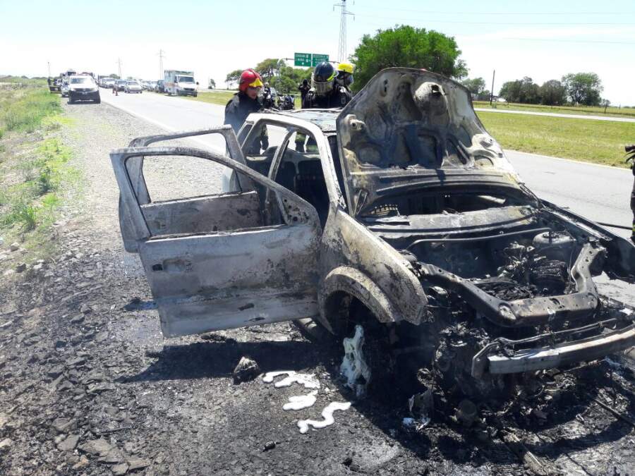 Se quemó una camioneta sobre Ruta 36 camioneta incendiada ruta 36 - Se quemó una camioneta sobre Ruta 36