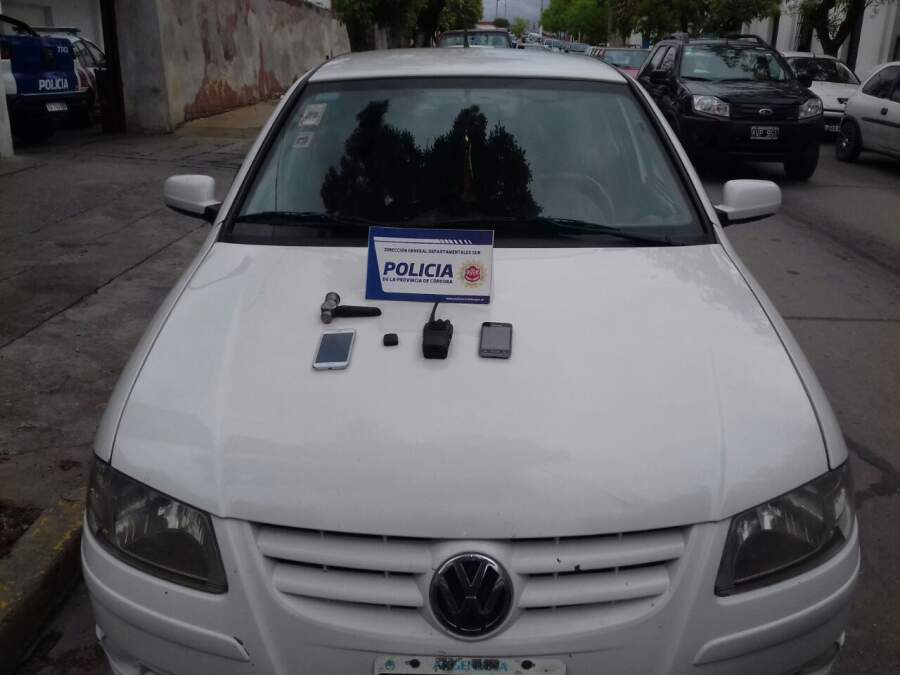 Allanamiento positivo en Villa Santa Ana secuestro auto inhibidor alarmas - Allanamiento positivo en Villa Santa Ana