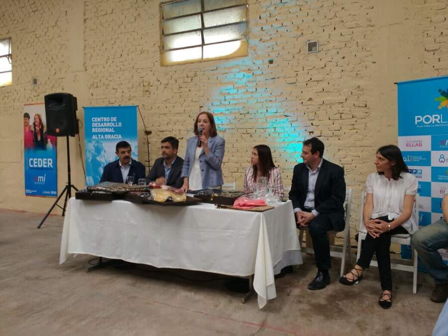 vigo hablando - Alejandra Vigo visitó la ciudad y realizó varios anuncios