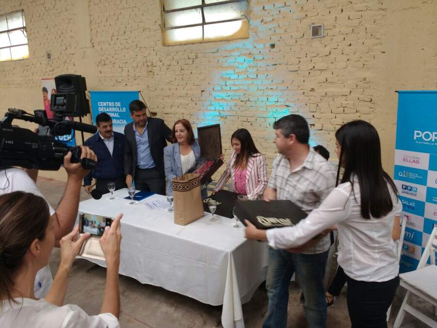vigo regalos - Alejandra Vigo visitó la ciudad y realizó varios anuncios