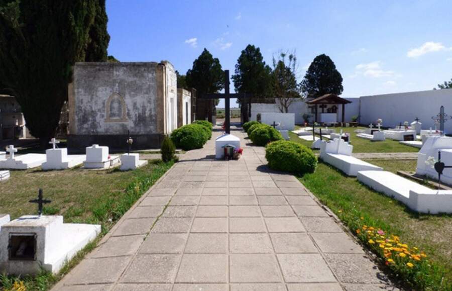 cemtenterio juarez celman 2 - Veneran a un bebé fallecido como a un santo milagroso