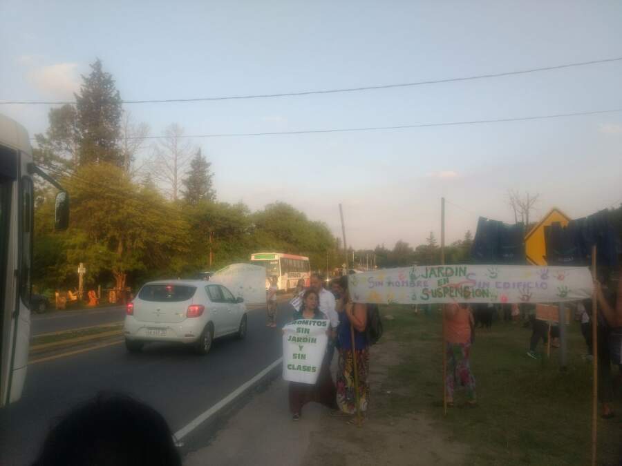 Jardín Los Aromos: Cortaron Ruta 5 en reclamo por el edificio corte ruta 5 jardin los aromos - Jardín Los Aromos: Cortaron Ruta 5 en reclamo por el edificio