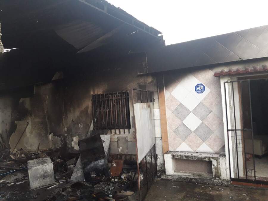 incendio galpon poluyan - Se quemó un galpón en barrio Poluyán
