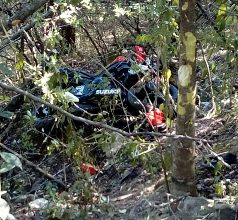 Dos hombres fallecieron horas después de accidentarse con sus motocicletas moto despistada la serranita C - Dos hombres fallecieron horas después de accidentarse con sus motocicletas