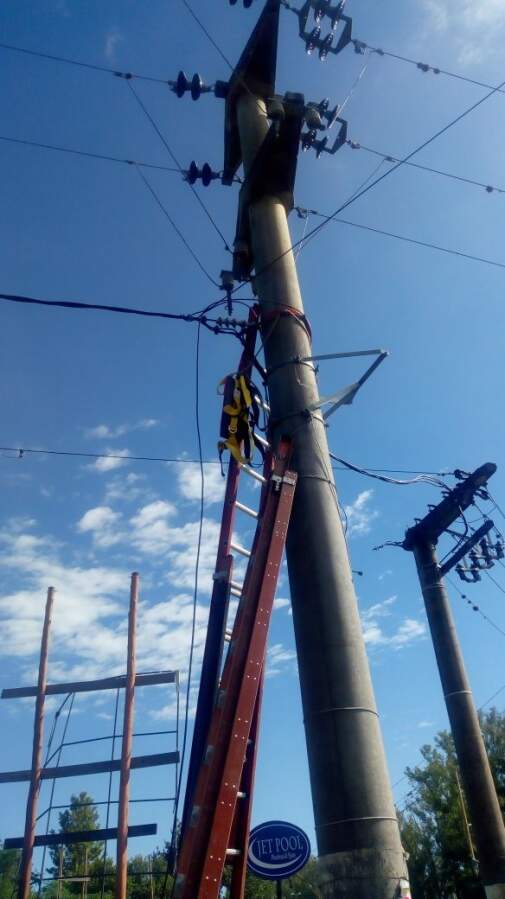 electrocutado rotonda fangio - Un trabajador recibió una gran descarga eléctrica