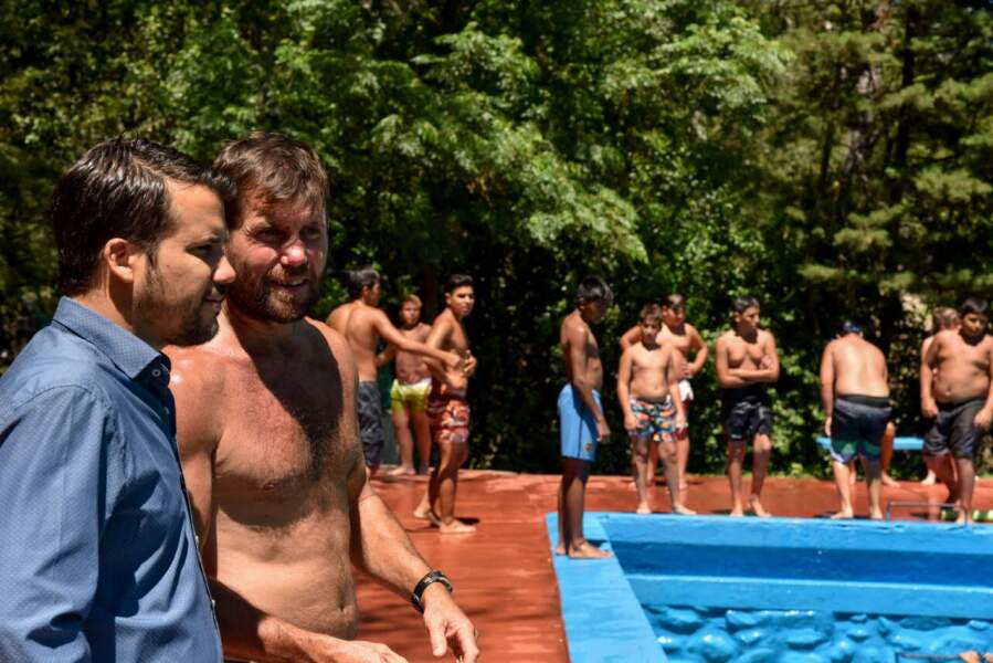 pileta olimpica - Jóvenes y niños realizaron demostraciones en el agua