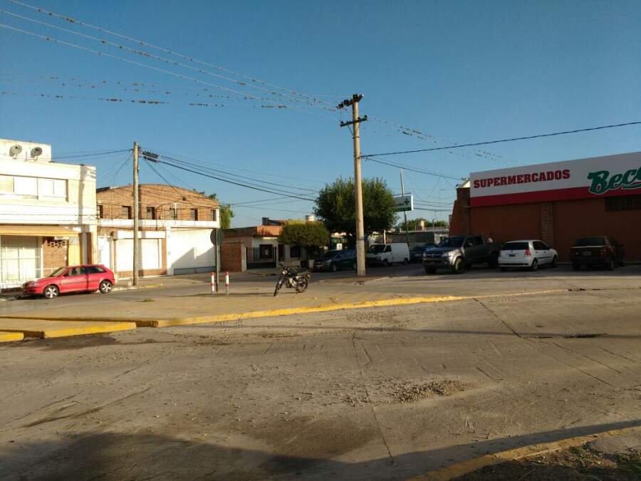 sabatini becerra - Barrio Sabattini: piden señalización y paso peatonal