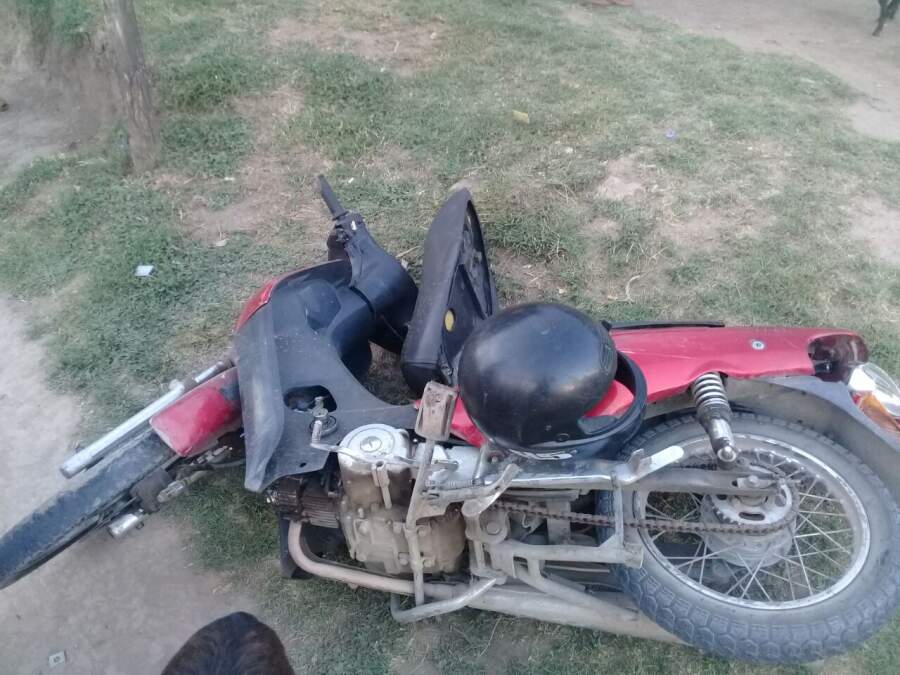 accidente irigoyen moto - Un niño que caminaba por la vereda, fue atropellado por una moto que había colisionado con un auto