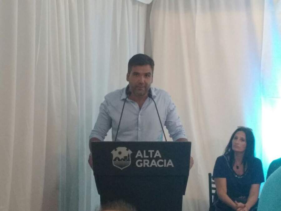 facundo torres - El gobierno provincial entregó 2 millones a la Comisión de Colectividades