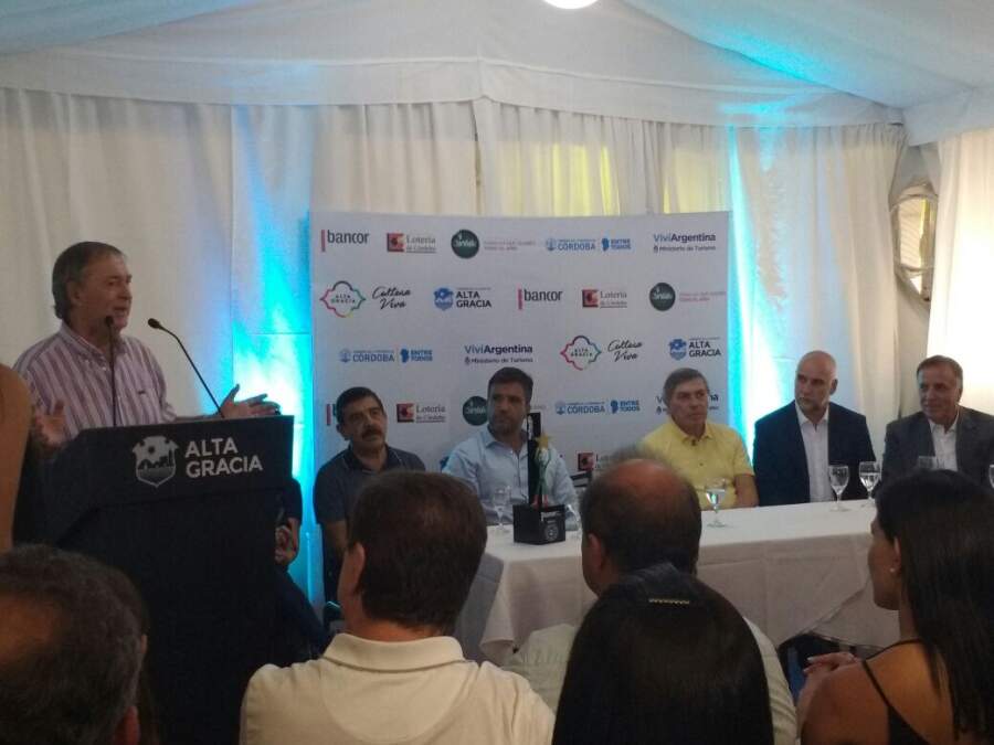 schiaretti discurso - El gobierno provincial entregó 2 millones a la Comisión de Colectividades