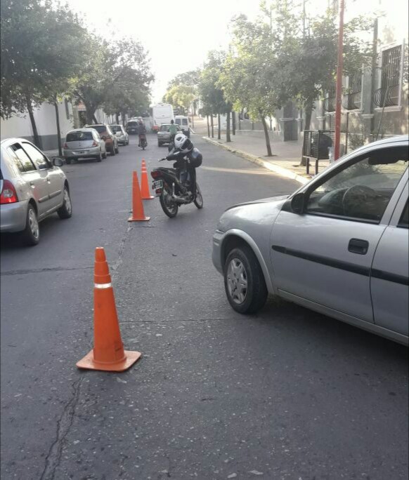 accidente 3 de febrero E - Una mamá embarazada y una niña herida tras colisionar con su motocicleta