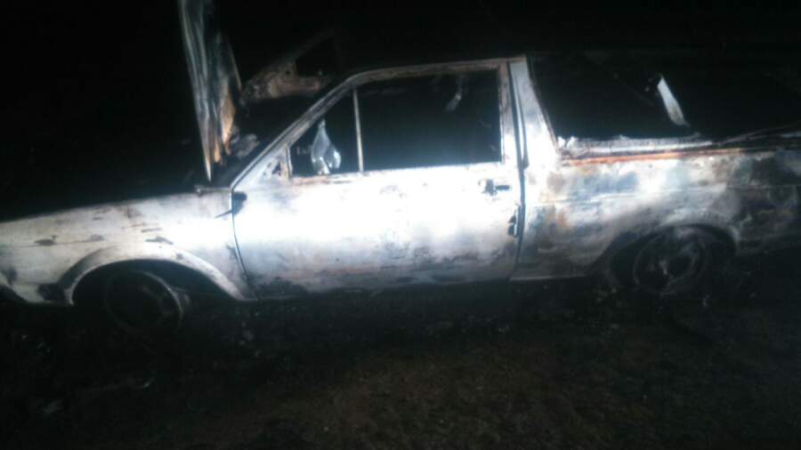 incendio saveiro apagado - Se prendió fuego un vehículo en Camino 60 Cuadras