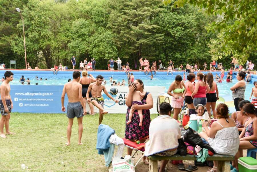 piletaa olimpica - Más de 400 niños y niñas disfrutaron las piletas municipales