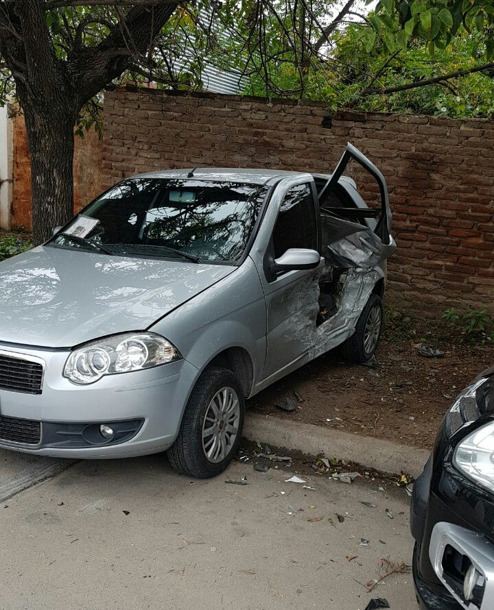 accidente ituzaingo y malvinas - Increíble choque sin lesionados en Malvinas e Ituzaingó