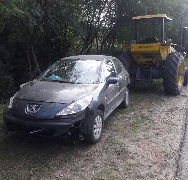 accidente peugeot 207 E - Despistaron y resultaron ilesos
