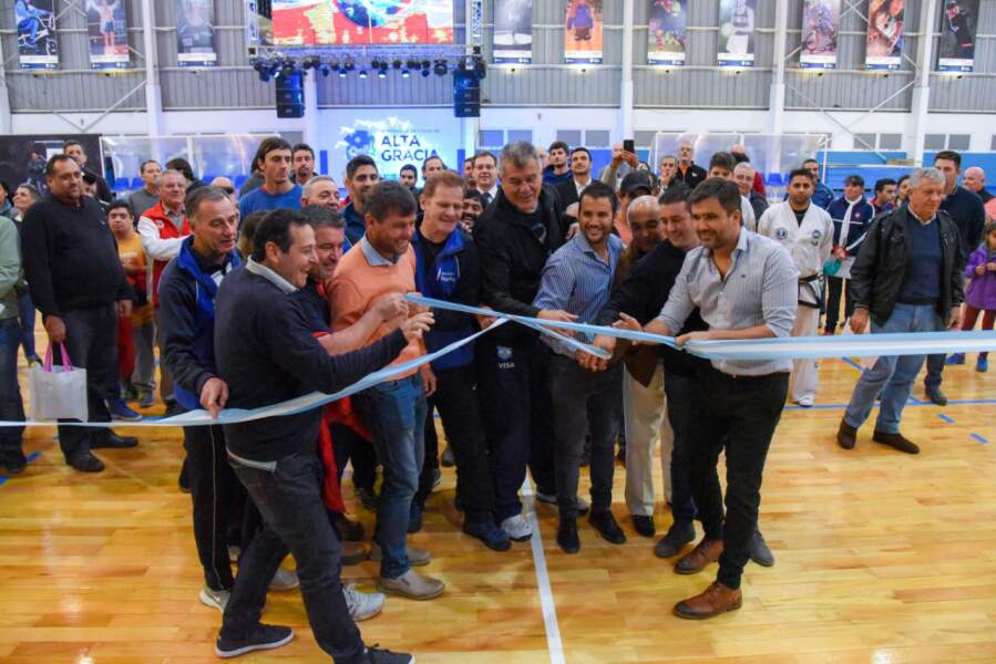 Se realizaron importantes anuncios y se inauguró el piso flotante del Polideportivo inauguracion piso - Se realizaron importantes anuncios y se inauguró el piso flotante del Polideportivo
