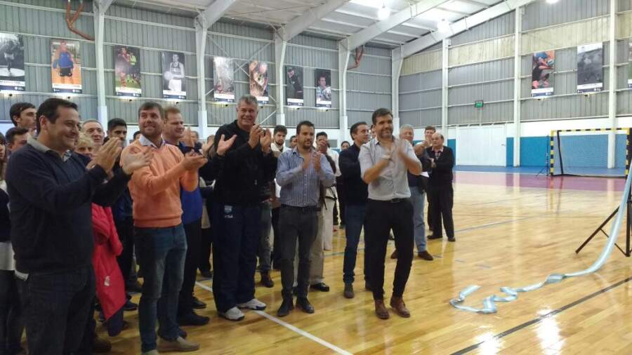 Se realizaron importantes anuncios y se inauguró el piso flotante del Polideportivo piso funcionarios - Se realizaron importantes anuncios y se inauguró el piso flotante del Polideportivo