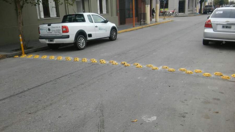 reductores de velocidad - Pintaron sendas peatonales y colocaron reductores de velocidad en diferentes calles de la ciudad