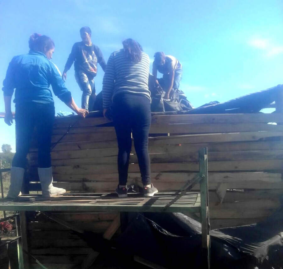 Vecinos de 1 de mayo empezaron a reconstruir la casa incendiada reconstruccion 1 de mayo - Vecinos de 1 de mayo empezaron a reconstruir la casa incendiada