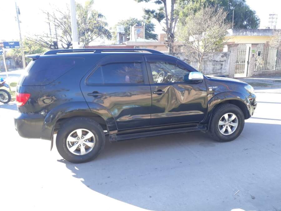 accidente camioneta lepri - Un motociclista resultó herido tras impactar contra una camioneta