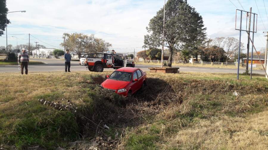 accidente malagueño sienna - Una pareja herida tras despiste en Malagueño