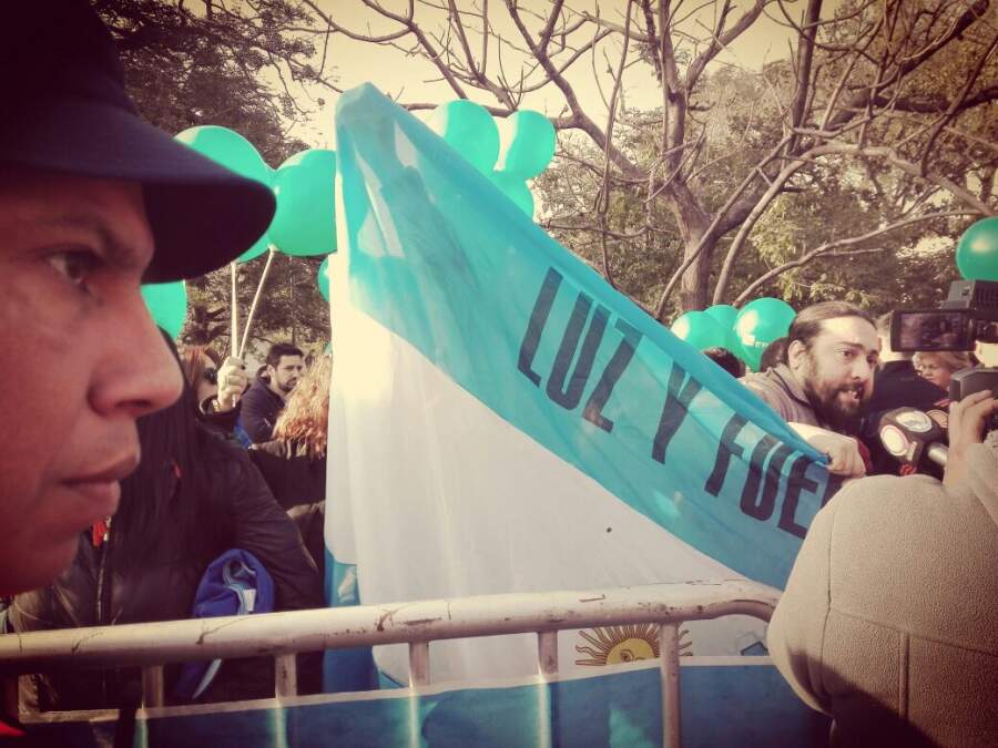 jura manifestacion Luz y fuerza - Miles de niños de la zona juraron la bandera, ante la presencia del gobernador Schiaretti