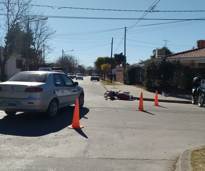 Una mujer y una nena herida en una colisión en Concejal Iglesias y Lepri accidente lepri cjal iglesias - Una mujer y una nena herida en una colisión en Concejal Iglesias y Lepri