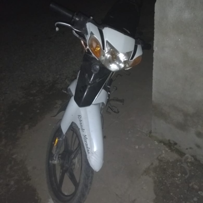 Una joven con traumatismo en el tobillo tras un accidente en Despeñaderos accidente moto policia despeñaderos - Una joven con traumatismo en el tobillo tras un accidente en Despeñaderos