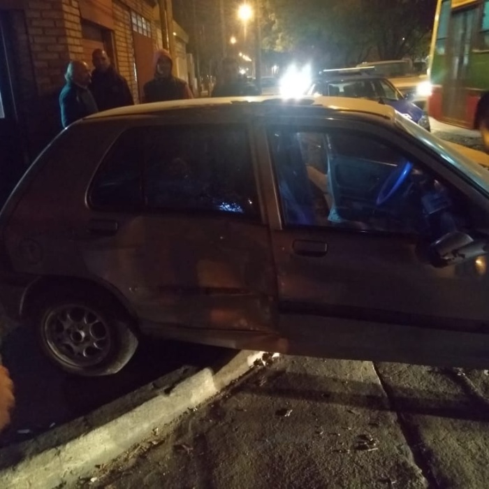Dos vehículos colisionaron en Paraguay y Concejal Iglesias accidente paraguay plaza - Dos vehículos colisionaron en Paraguay y Concejal Iglesias