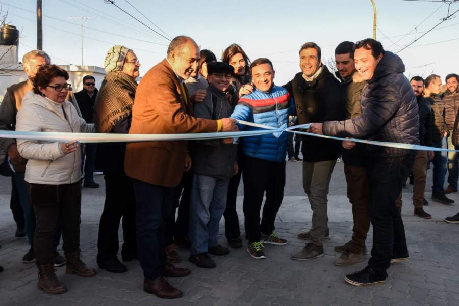 inauguracion pavimento - Se inauguraron 7 cuadras más y ya son más de 500 las calles pavimentadas