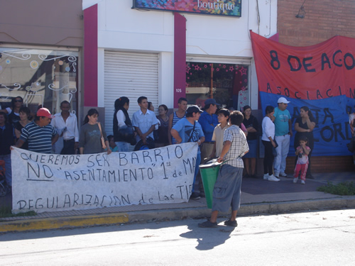 reunion 8deabril4 - Barrios de Alta Gracia empiezan a soñar con la tierra y vivienda digna