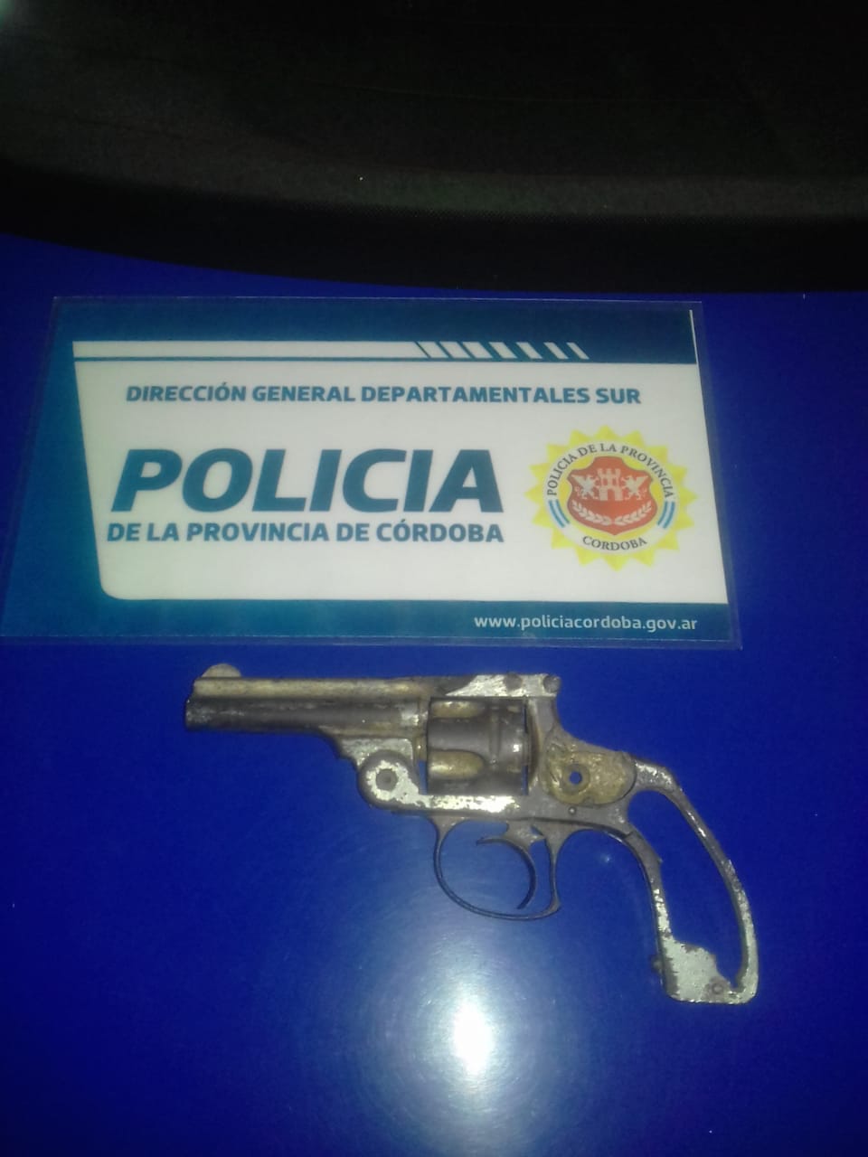 REVOLVER .38 - Un aprehendido por daño en barrio Liniers