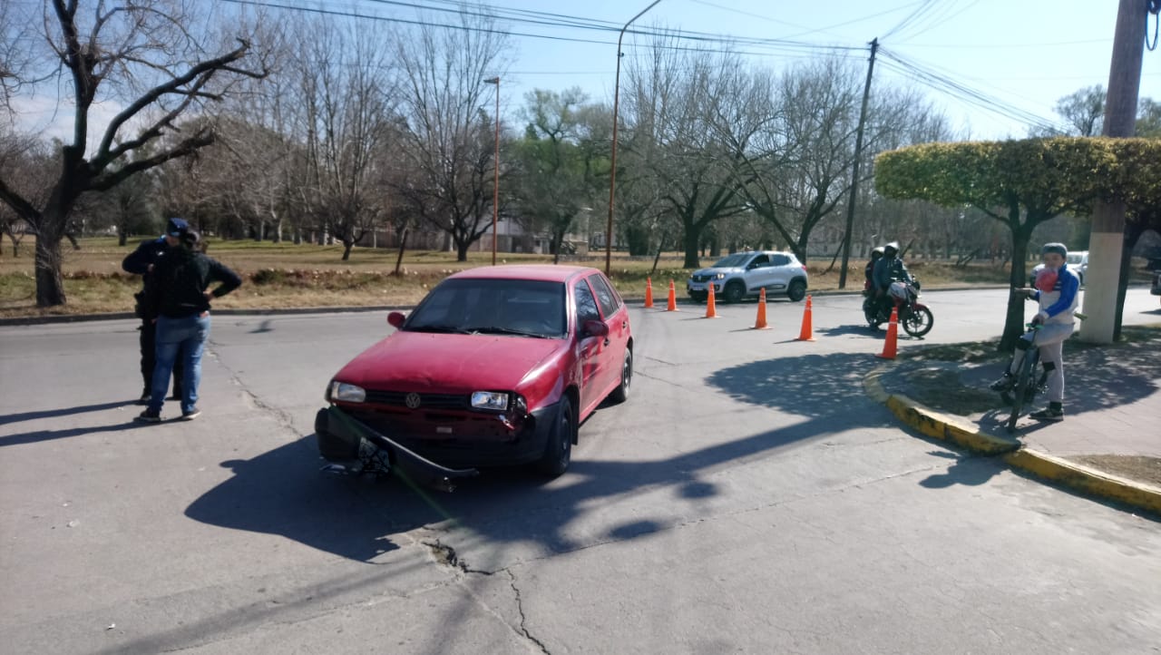 Un motociclista perdió el conocimiento tras colisionar un auto accidente alem gol - Un motociclista perdió el conocimiento tras colisionar un auto