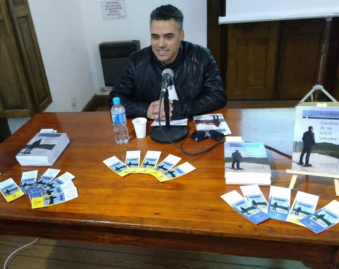 ariel poeta - Ariel Molina propone “Cuentos de un loco soñador"