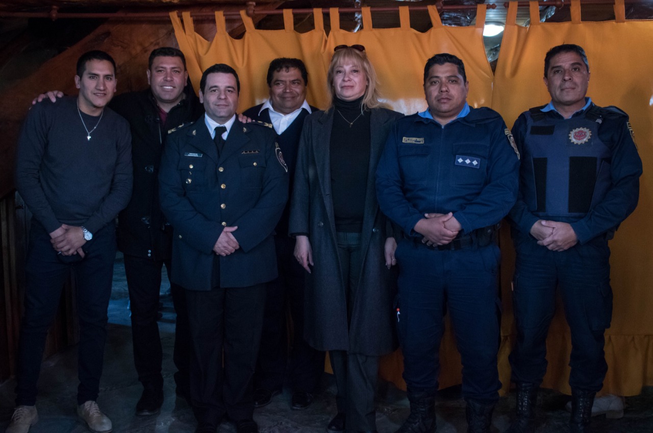 destacamento vdp lujan autoridades policiales - Villa del Prado: se inauguró el destacamento policial