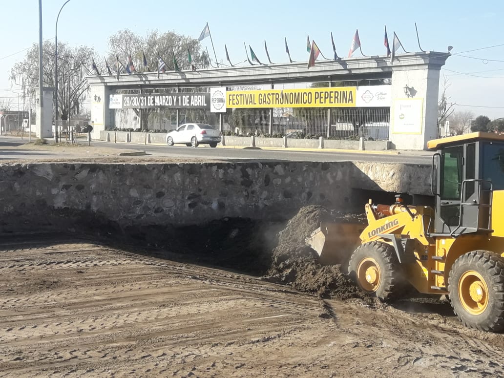 limpieza canal - Continúan los trabajos de limpieza y mantenimiento de canales pluviales