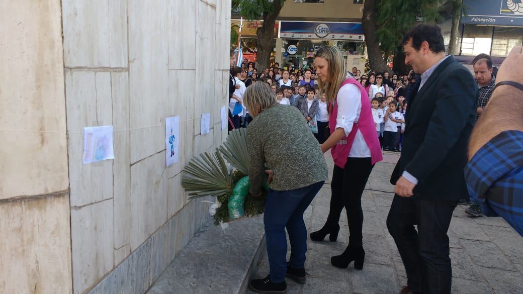 san martin ofrenda - Se llevó a cabo un emotivo acto por la muerte del General San Martín