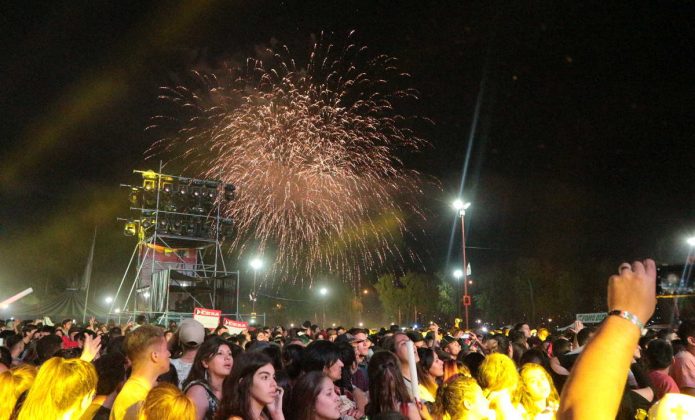 Carlos Paz: una multitud disfrutó el cierre cuartetero de Ulises Bueno PRIMAVERA FUEGOS CPV - Carlos Paz: una multitud disfrutó el cierre cuartetero de Ulises Bueno