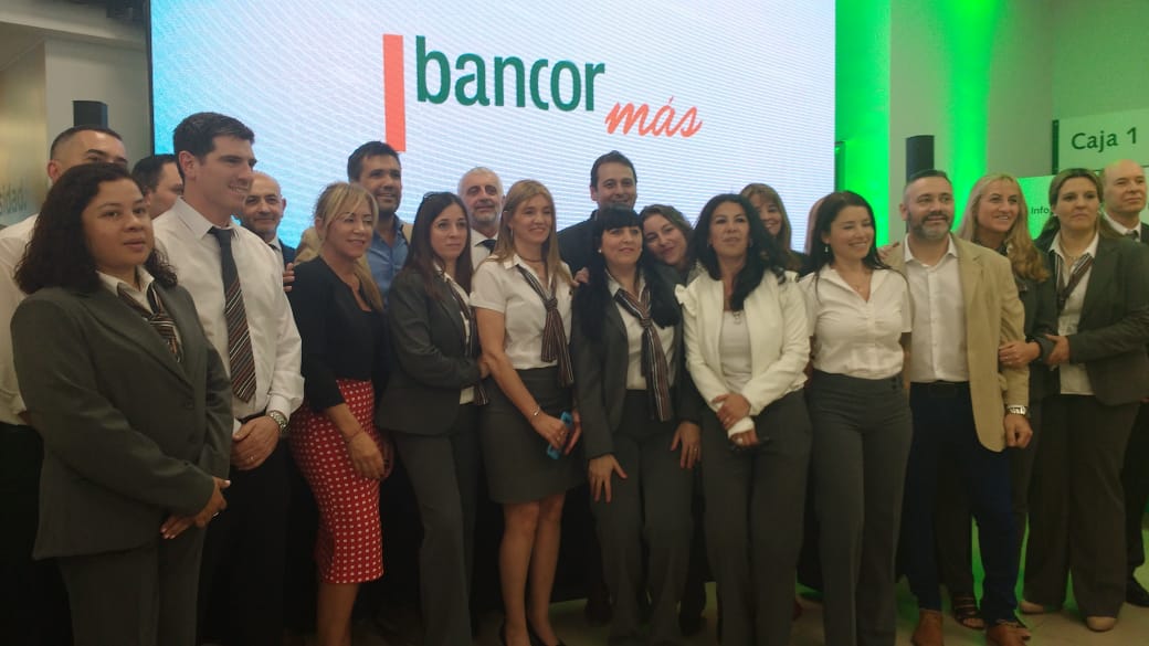 bancor empleados - Inauguraron las remodelaciones del Banco de Córdoba