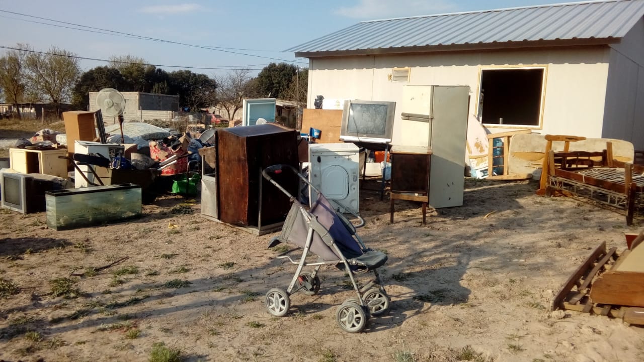 Entregaron aberturas y sanitarios a las familias desalojadas desalojo - Entregaron aberturas y sanitarios a las familias desalojadas