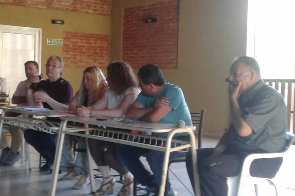 El cierre de canales de riego vuelve a poner en alerta a los vecinos reunion cierre canal 2 - El cierre de canales de riego vuelve a poner en alerta a los vecinos